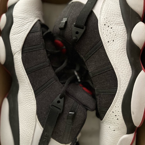 Athletic_Shoes